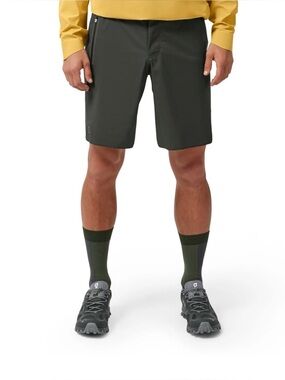 ON running waterproof shorts green/ black size medium 9”